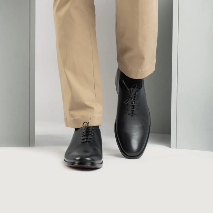 Dallas Black Leather Wholecut Shoes